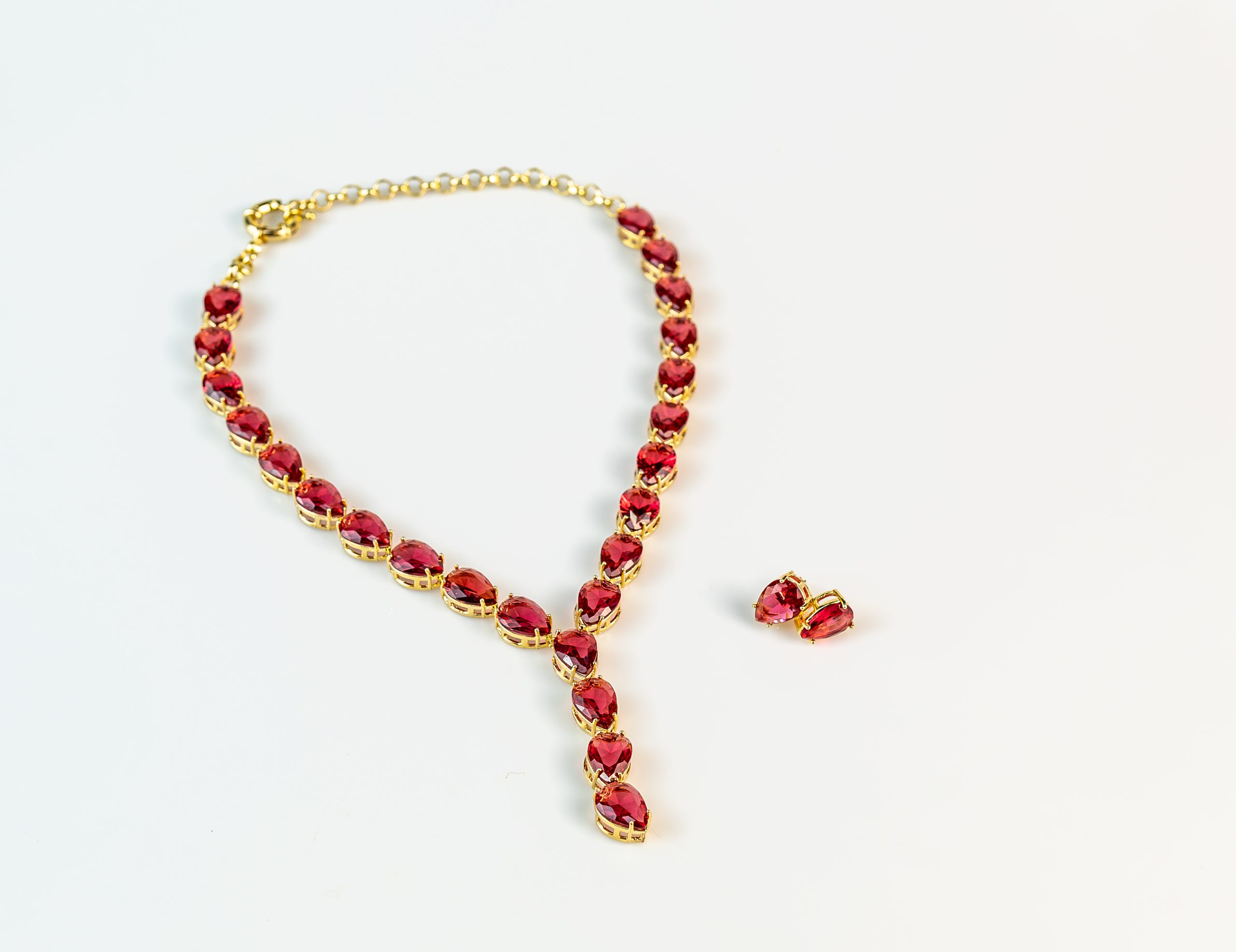 Conjunto de Semijoias – Elegância Intemporal em Tons Rubi