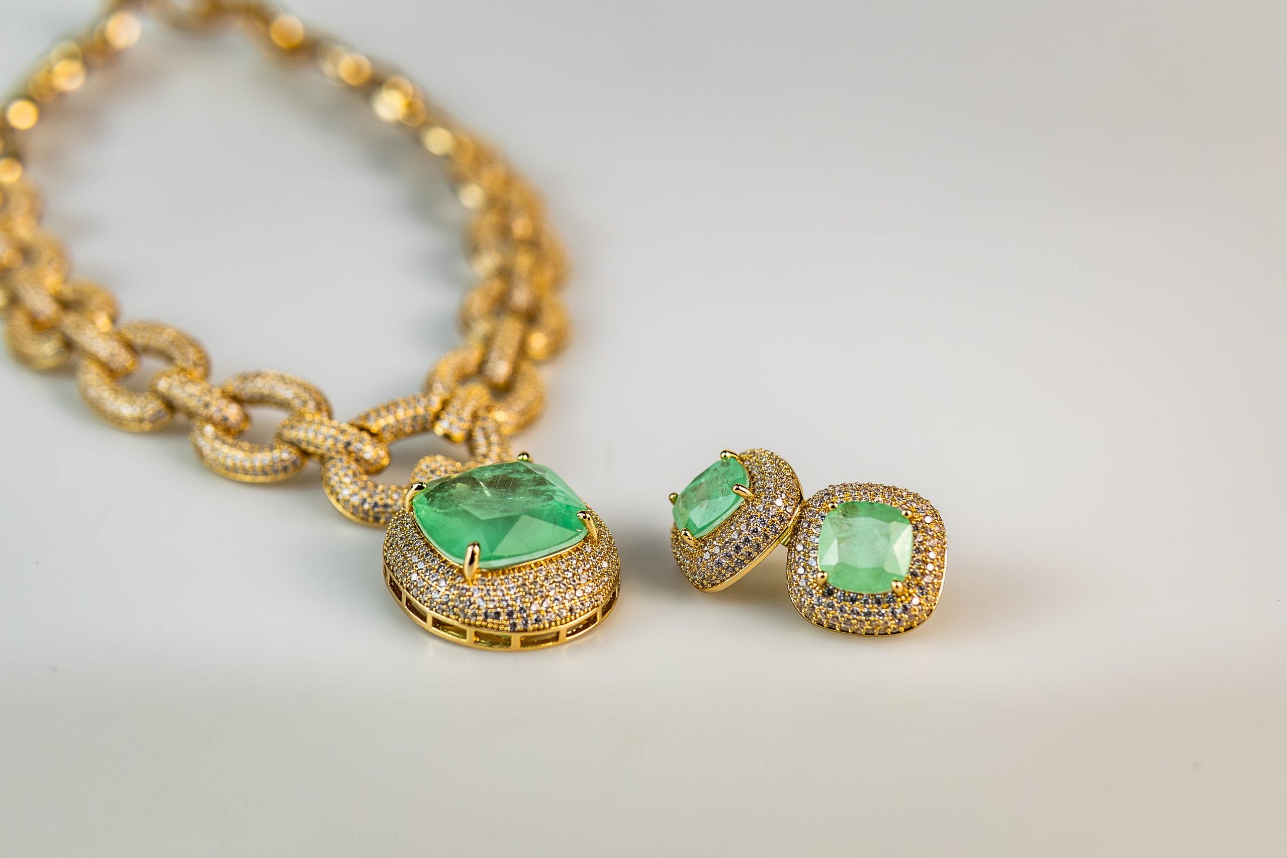 Conjunto de Semijoias – Elegância em Verde Turmalina