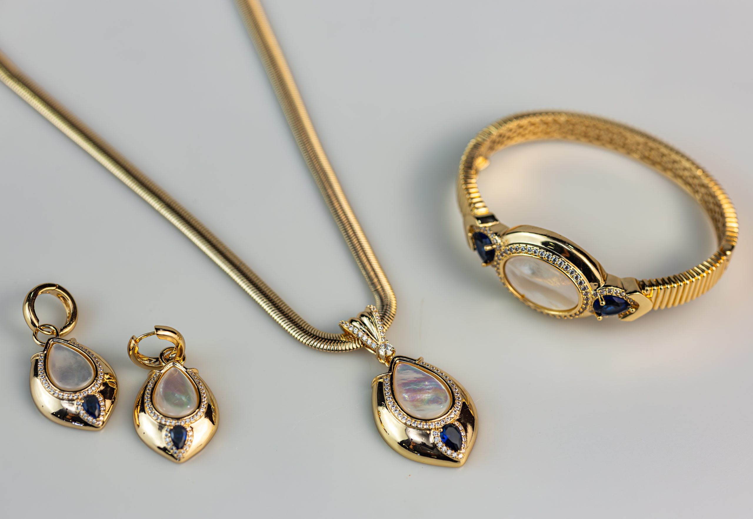 Conjunto Elegance Madrepérola – Banho de Ouro 18K