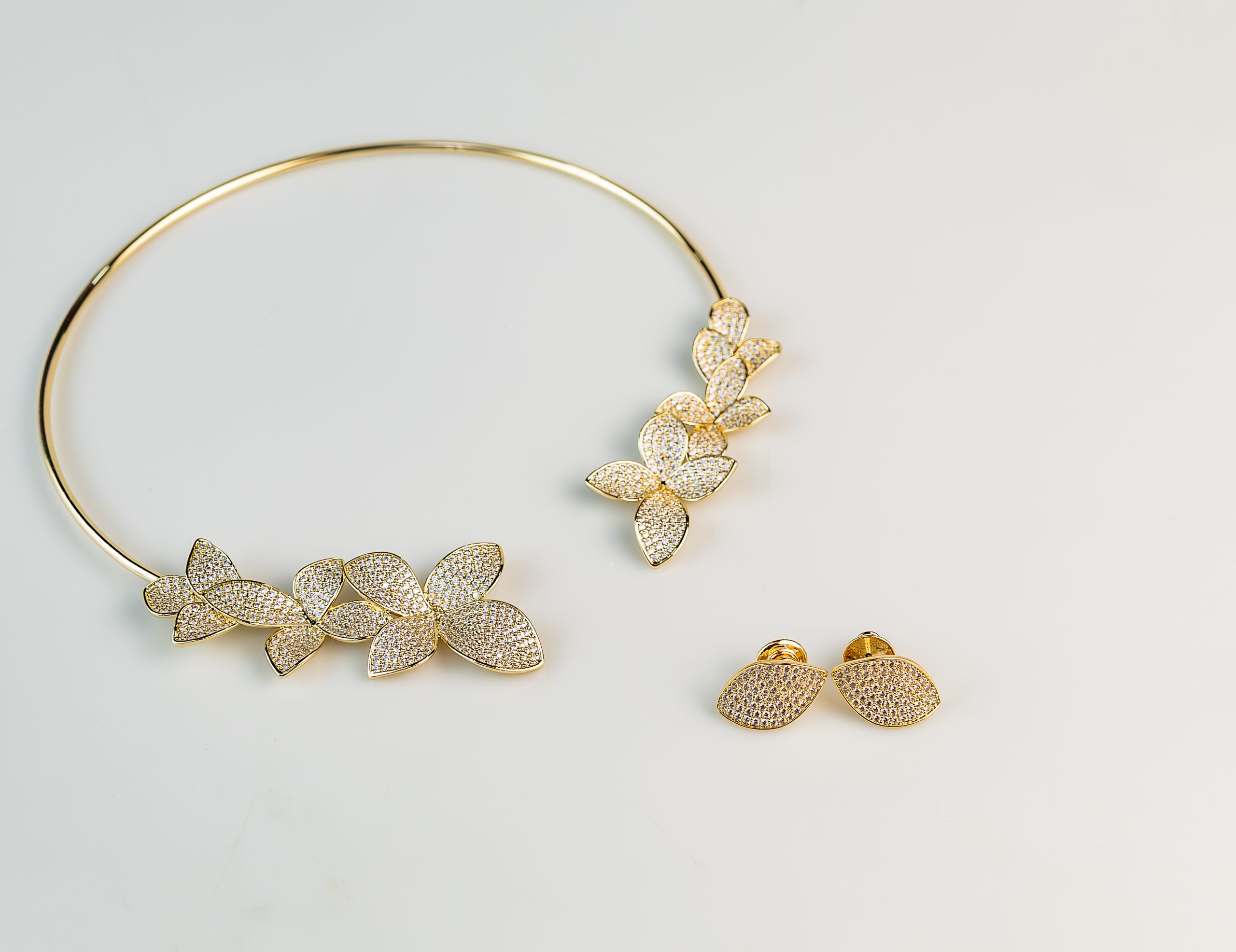 Conjunto Folhas Cravejadas – Banho de Ouro 18K