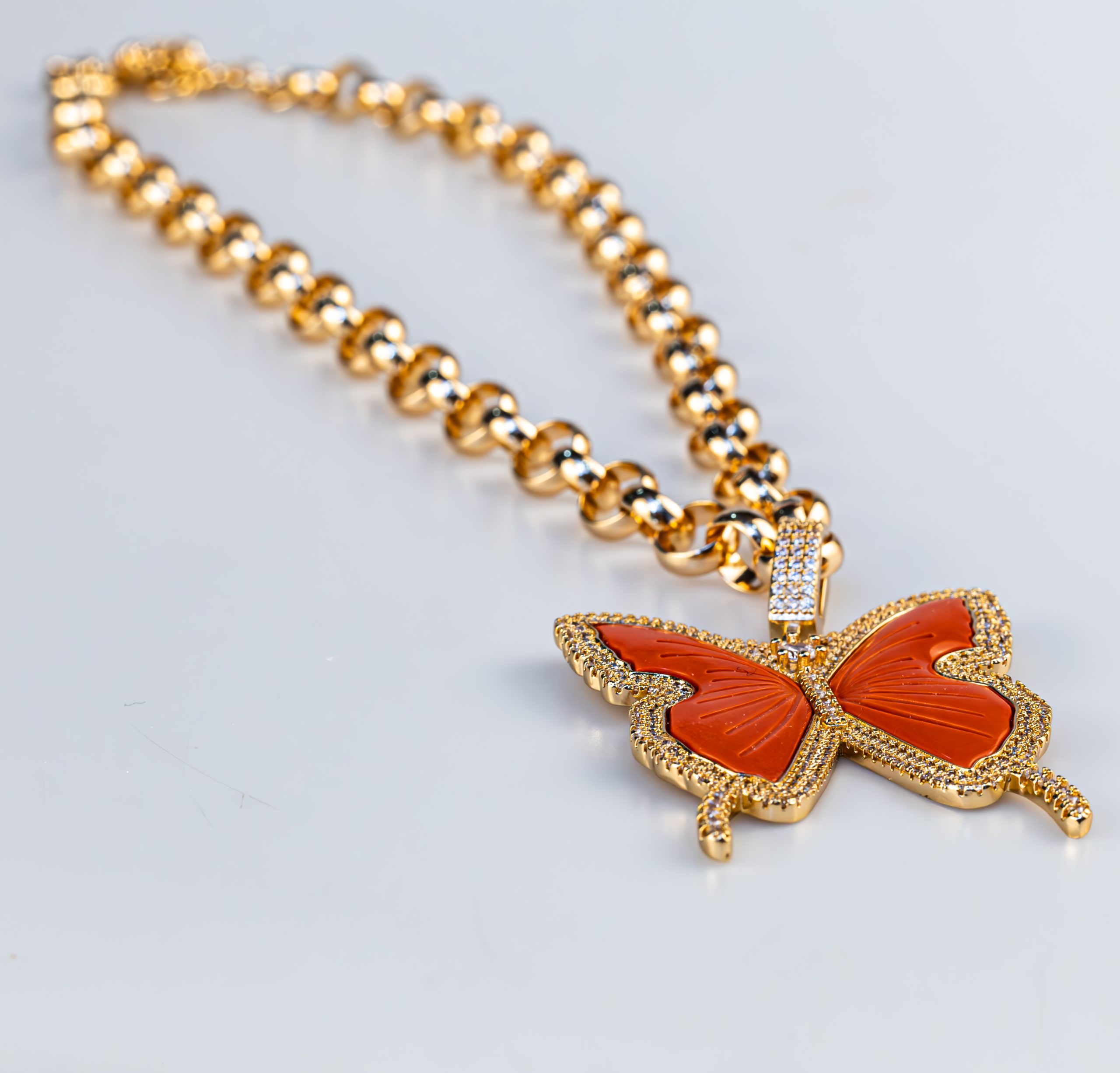 Colar Borboleta Coral – Banho de Ouro 18K