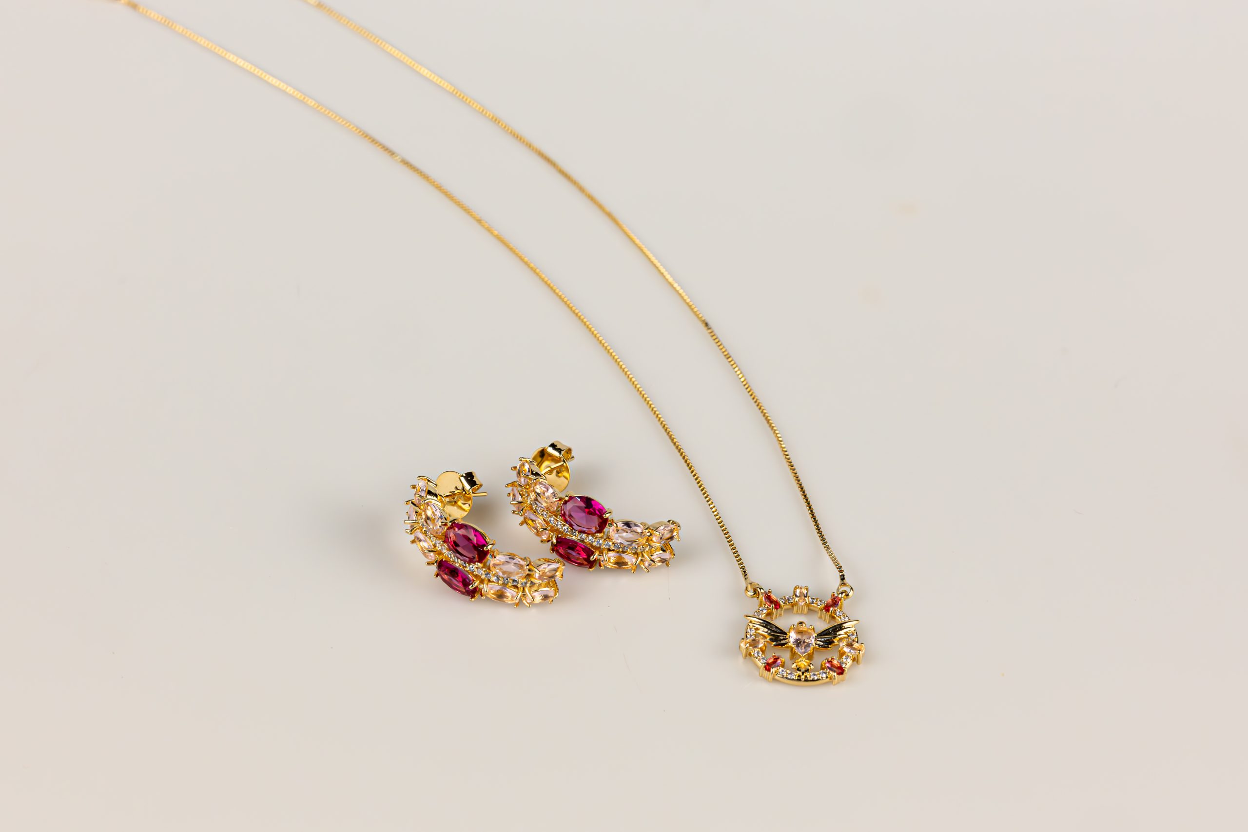 Conjunto com Banho Ouro 18k com Zircônias em Tons Rosa